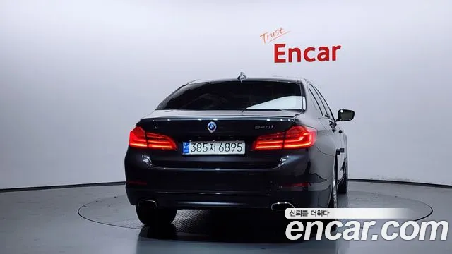 BMW 5 серии 2018 thumb 3