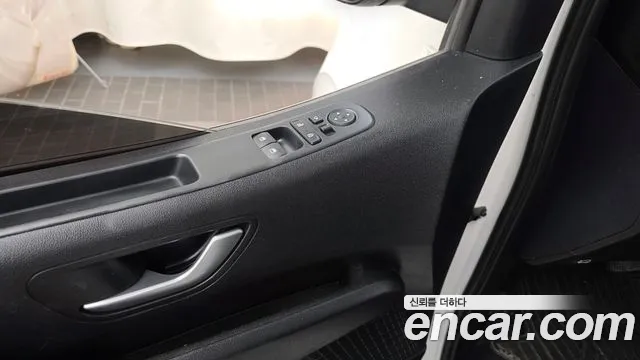 Hyundai Staria 2022 thumb 6