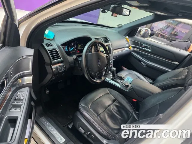 Ford Explorer 2018 thumb 3
