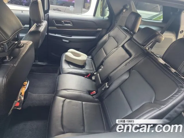 Ford Explorer 2018 thumb 9