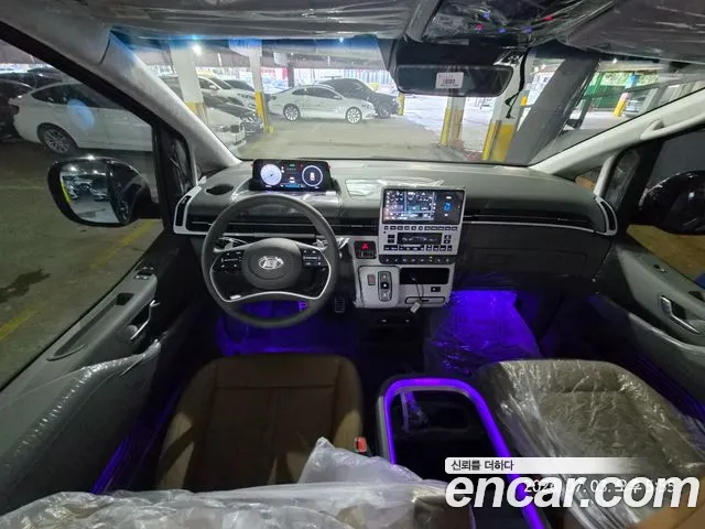 Hyundai Staria 2024 thumb 9