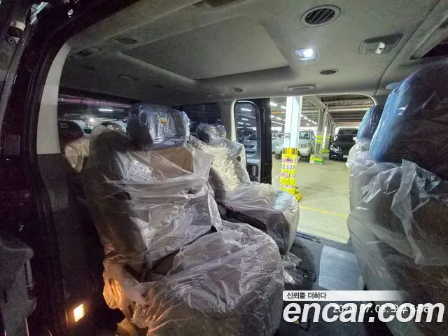 Hyundai Staria 2024 thumb 11