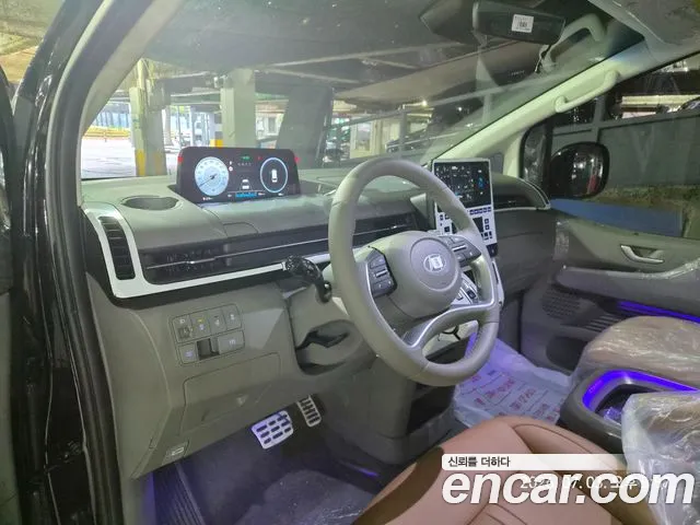 Hyundai Staria 2024 thumb 2