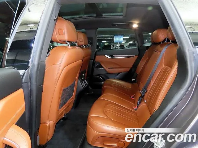 Maserati Levante 2017 thumb 3
