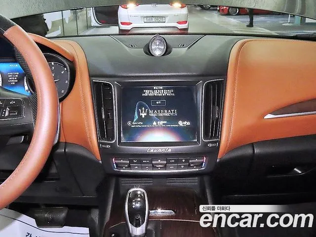 Maserati Levante 2017 thumb 10