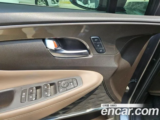 Hyundai Santa Fe 2018 thumb 8