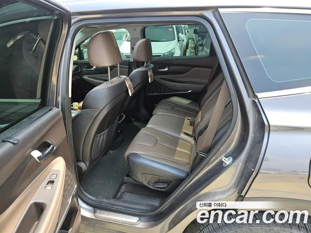 Hyundai Santa Fe 2018 thumb 7