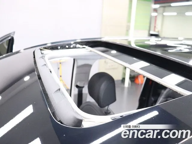 Hyundai Staria 2025 thumb 9