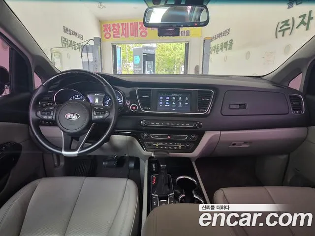 Kia Carnival 2018 thumb 6