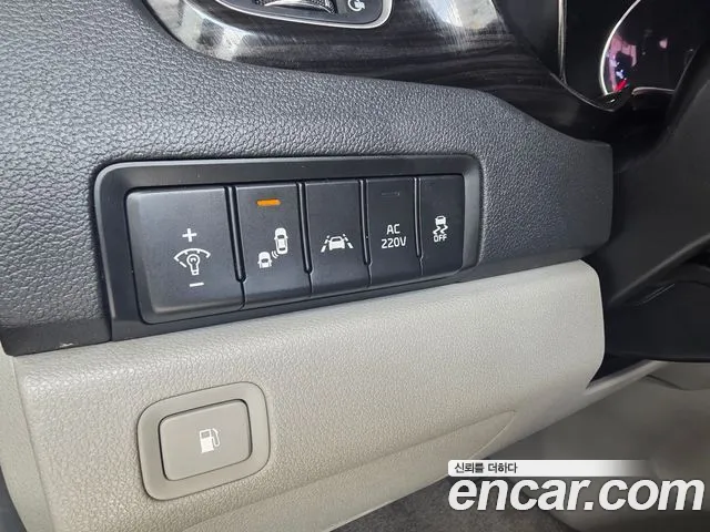 Kia Carnival 2018 thumb 10