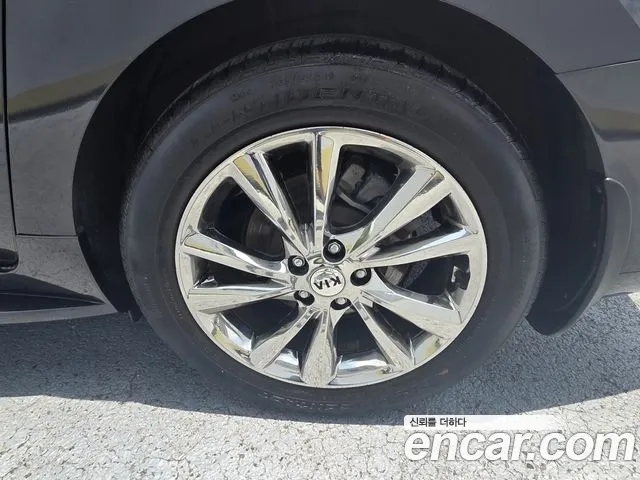 Kia Carnival 2018 thumb 2