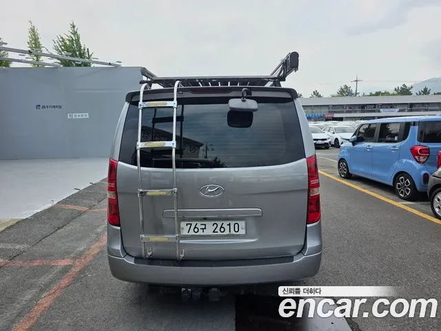 Hyundai Staria 2010 thumb 8
