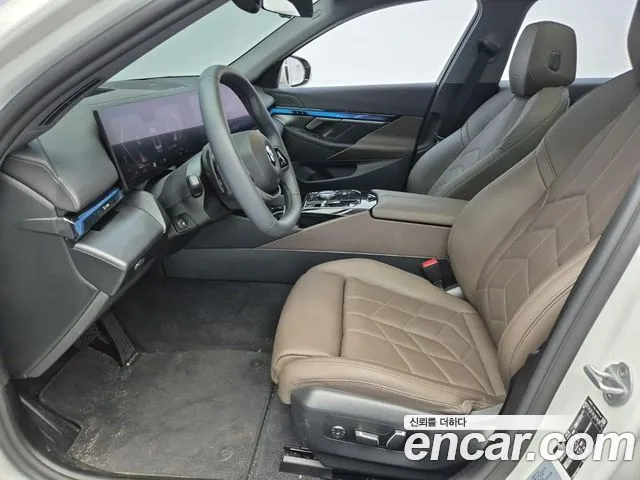 BMW 5 серии 2025 thumb 11