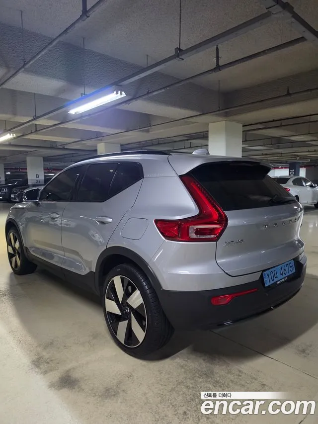 Volvo XC40 Recharge 2023 thumb 2