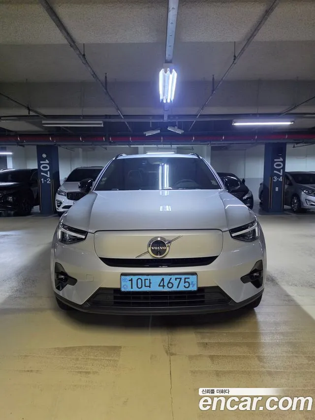 Volvo XC40 Recharge 2023 thumb 4