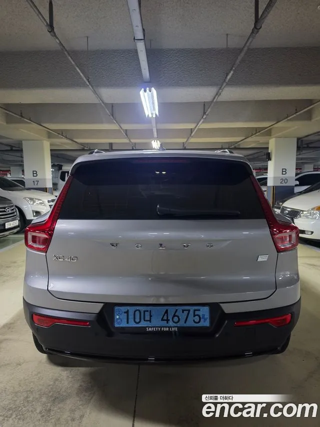 Volvo XC40 Recharge 2023 thumb 12