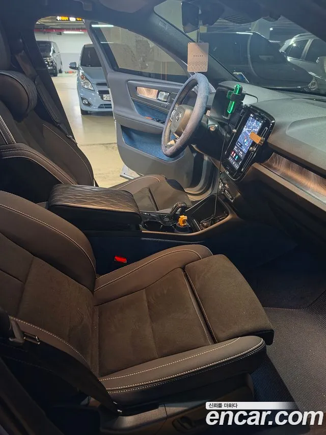 Volvo XC40 Recharge 2023 thumb 8
