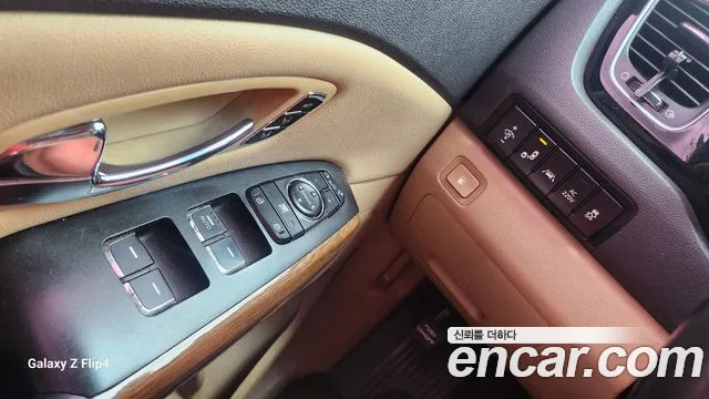 Kia Carnival 2017 thumb 10