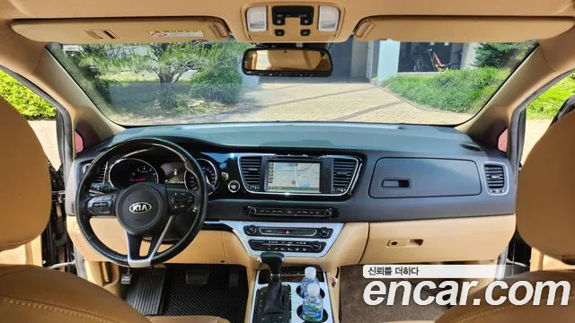 Kia Carnival 2017 thumb 6