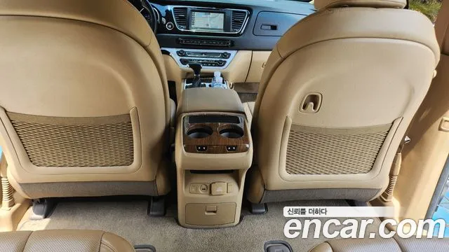 Kia Carnival 2017 thumb 2