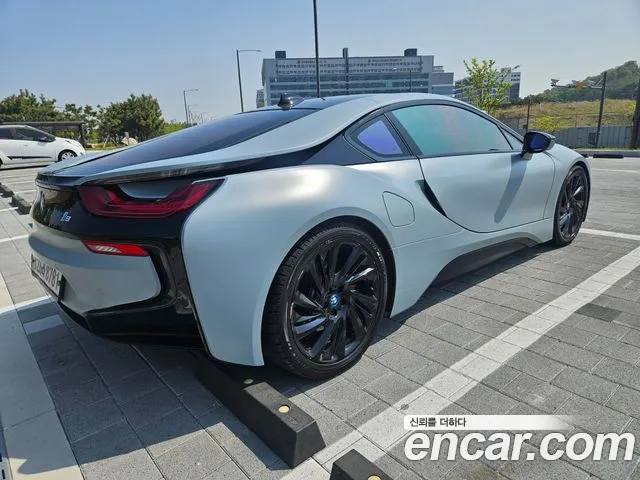 BMW i8 2016 thumb 8