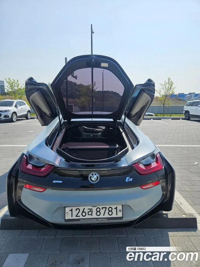 BMW i8 2016 thumb 6