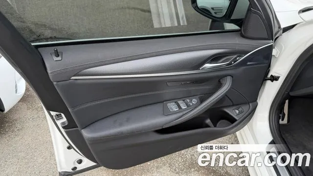 BMW 5 серии 2023 thumb 2