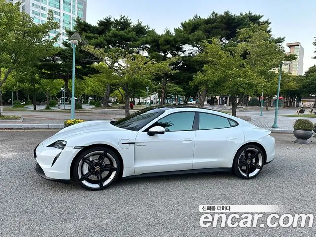 Porsche Taycan 2021 thumb 3