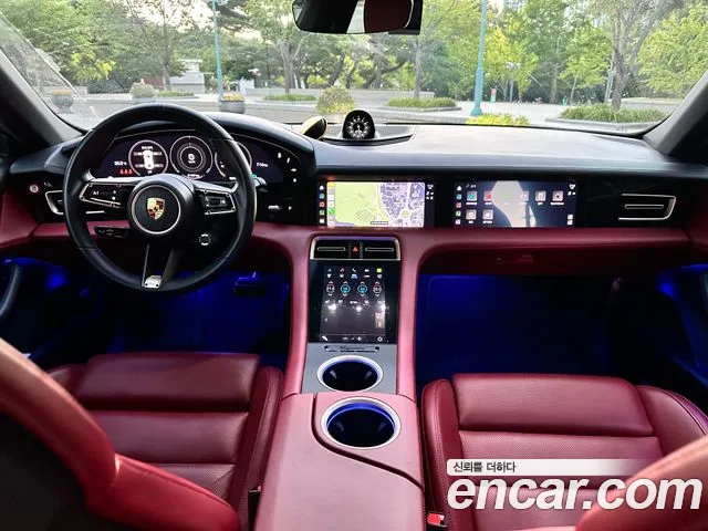 Porsche Taycan 2021 thumb 6