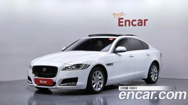 Jaguar XF 2017 thumb 12