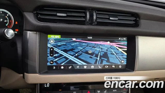 Jaguar XF 2017 thumb 7