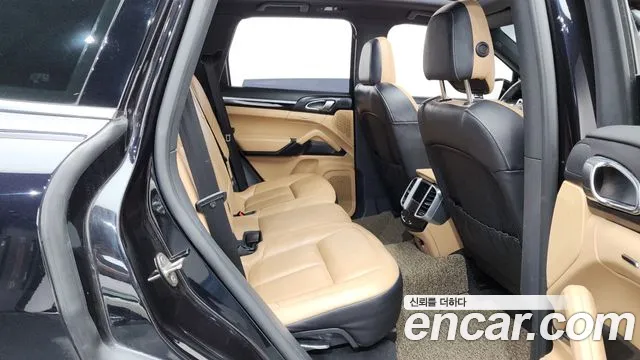 Porsche Cayenne 2015 thumb 11