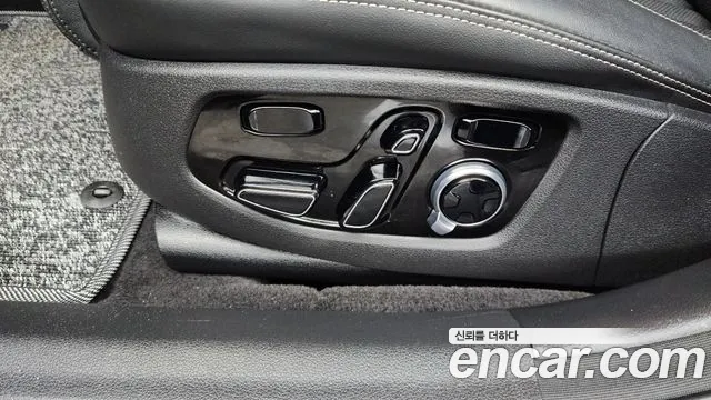 Genesis G90 2020 thumb 10