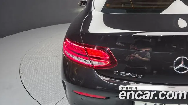 Mercedes-Benz C-Class 2019 thumb 12