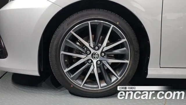 Toyota Camry 2024 thumb 10