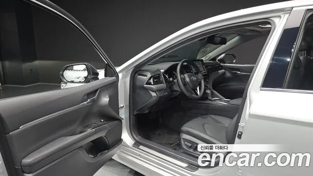 Toyota Camry 2024 thumb 9
