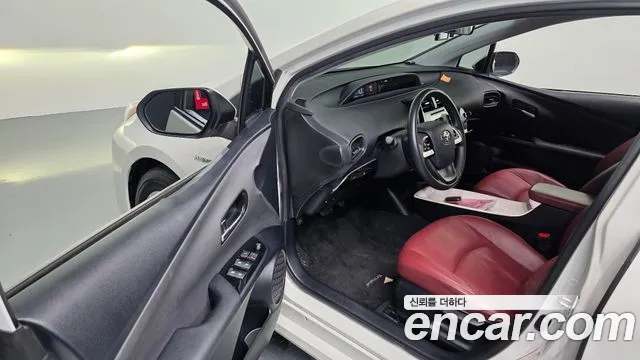 Toyota Prius 2016 thumb 12