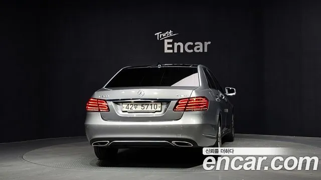 Mercedes-Benz E-Class 2014 thumb 11