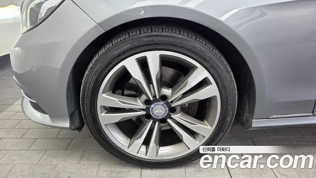 Mercedes-Benz E-Class 2014 thumb 10