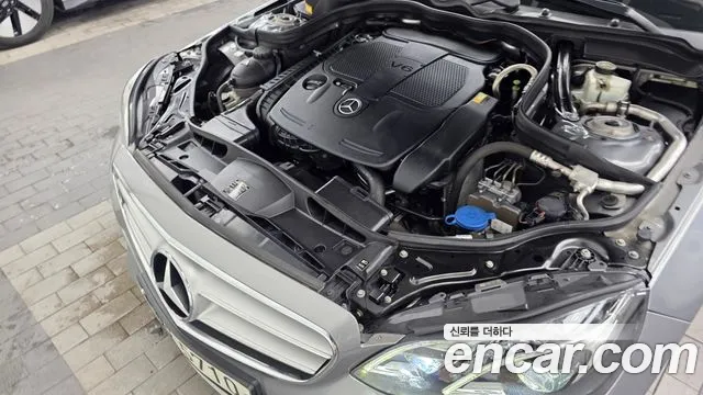 Mercedes-Benz E-Class 2014 thumb 8