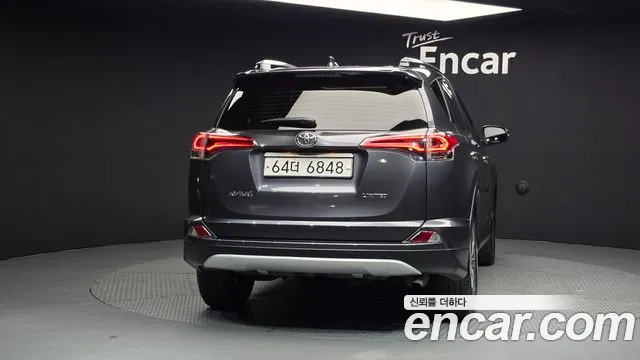 Toyota RAV4 2018 thumb 12
