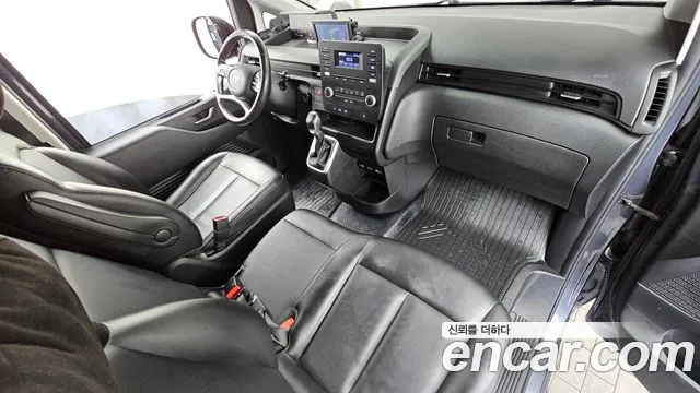 Hyundai Staria 2021 thumb 2