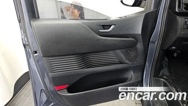 Hyundai Staria 2021 thumb 3