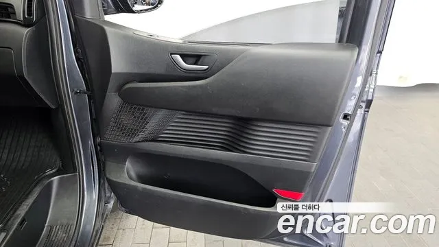 Hyundai Staria 2021 thumb 10