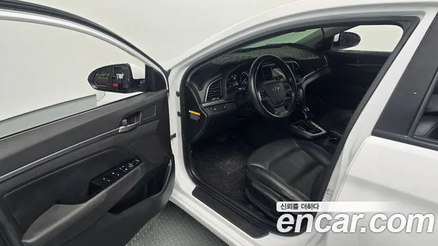 Hyundai Avante 2017 thumb 4