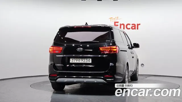 Kia Carnival 2018 thumb 2