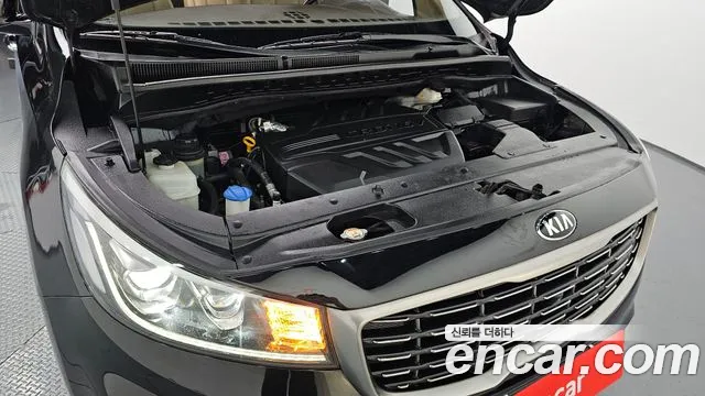 Kia Carnival 2018 thumb 4