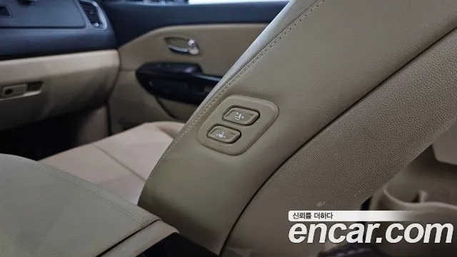 Kia Carnival 2018 thumb 5
