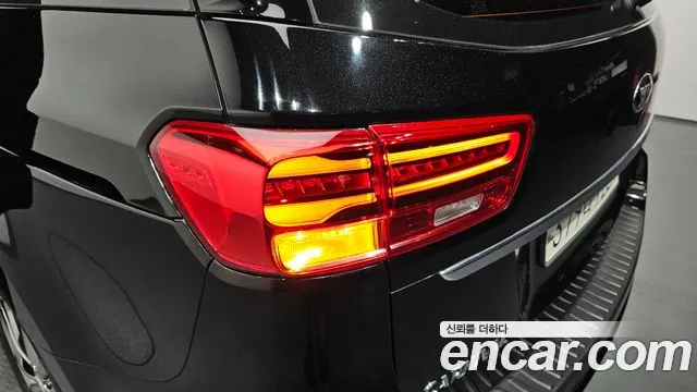 Kia Carnival 2018 thumb 11