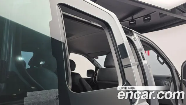 Hyundai Staria 2017 thumb 12